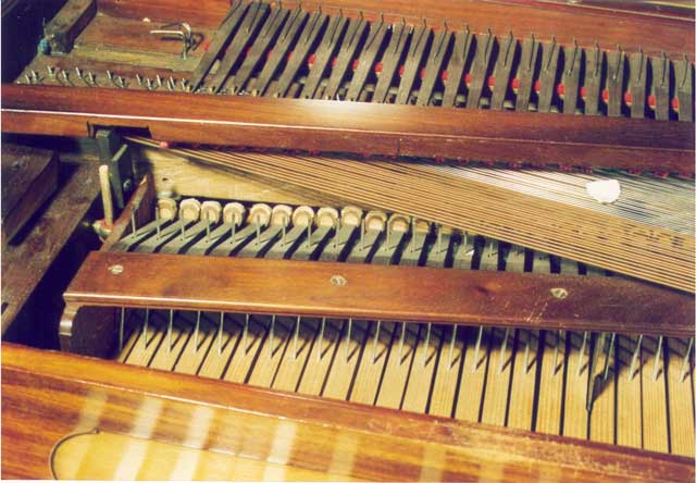 Tafelklavier anonym, ca. 1800; Mechanik von oben Tafelklavier anonym, ca. 1800; Mechanik von oben